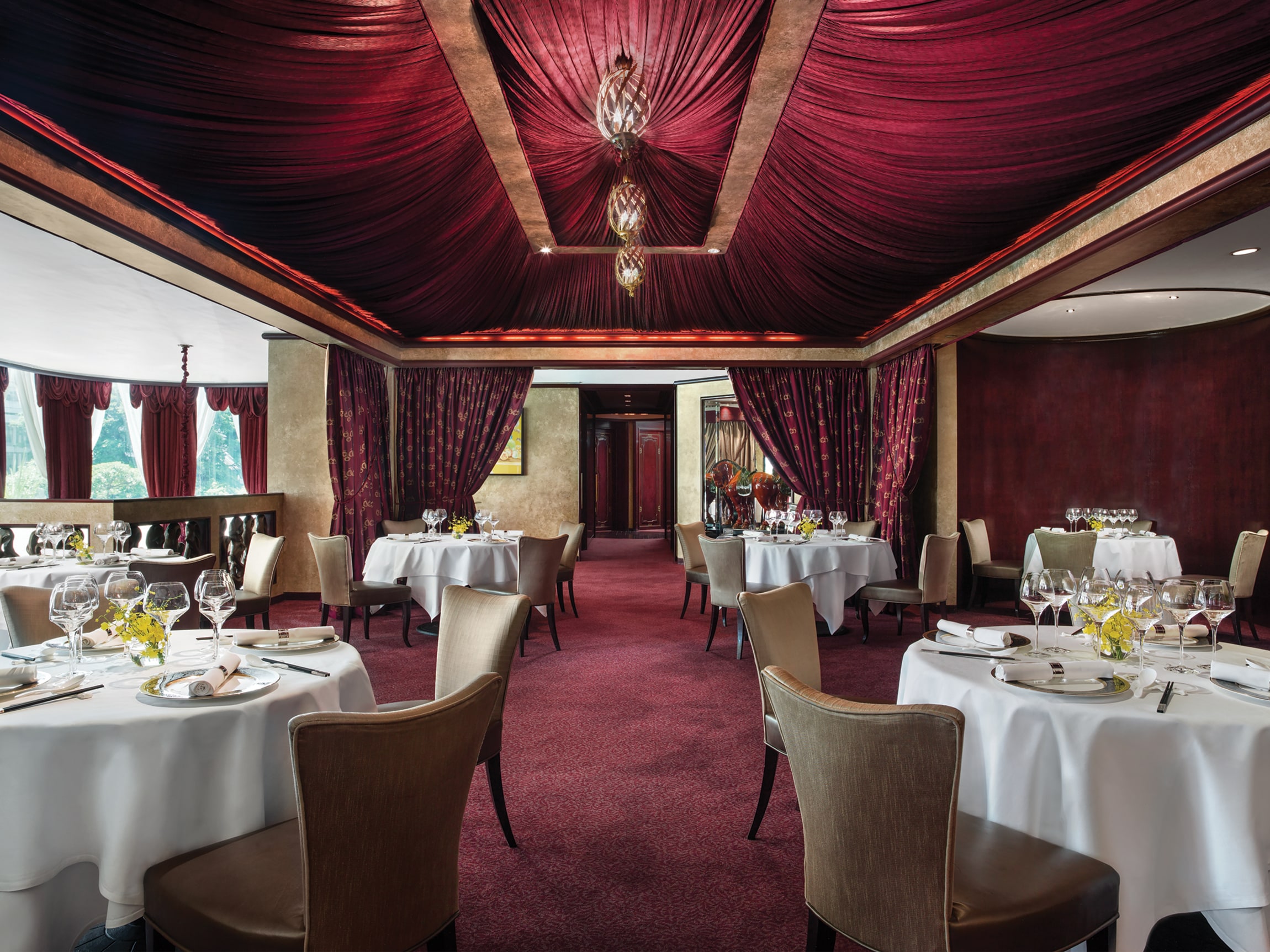 Enjoy the Cantonese delicacies crafted with the freshest seasonal ingredients at the three Michellin Starred T'ang Court.
